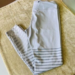 Nike Dri-Fit Leggings | Color Grey with stripes | Size L